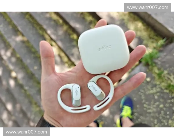 全新防水耳机运动游泳通勤皆宜音质稳定续航持久体验升级舒适耐用